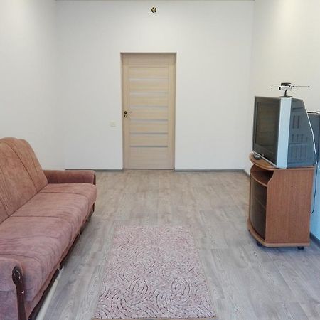 Apartment on Kryvorizhstal Street 35-24 Kryvy Rih Buitenkant foto