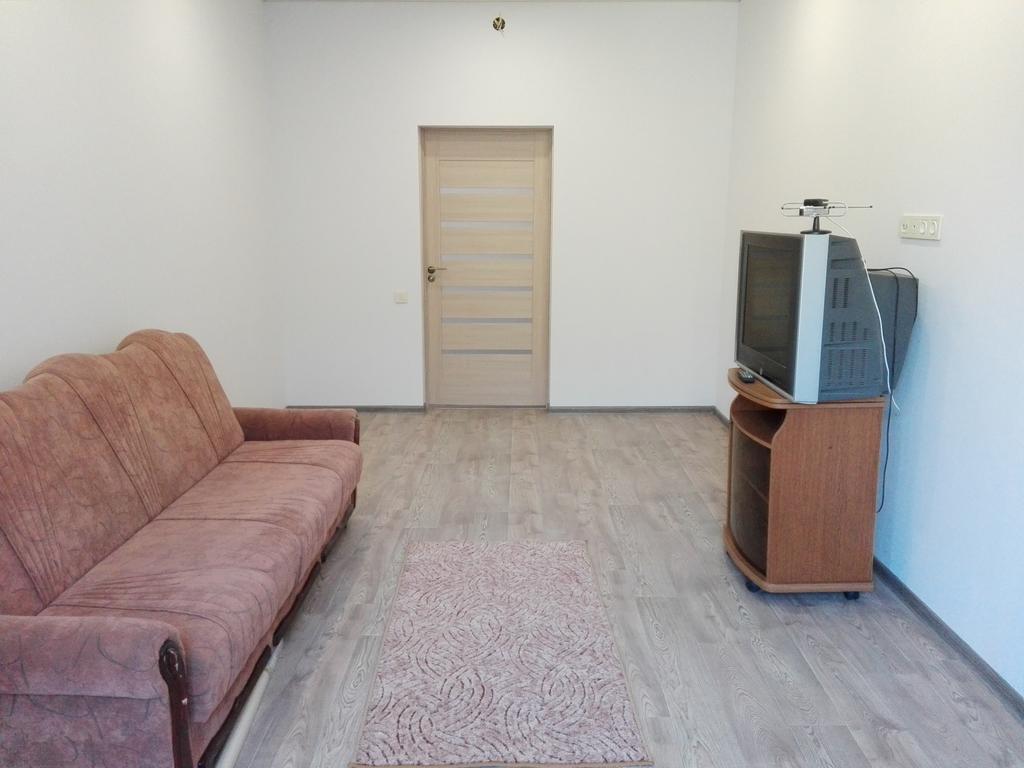 Apartment on Kryvorizhstal Street 35-24 Kryvy Rih Buitenkant foto