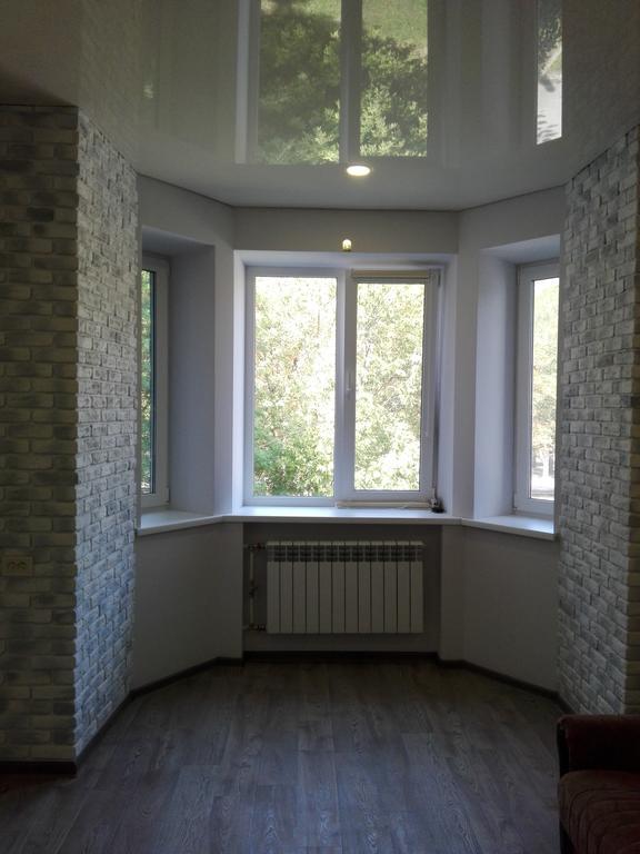 Apartment on Kryvorizhstal Street 35-24 Kryvy Rih Buitenkant foto