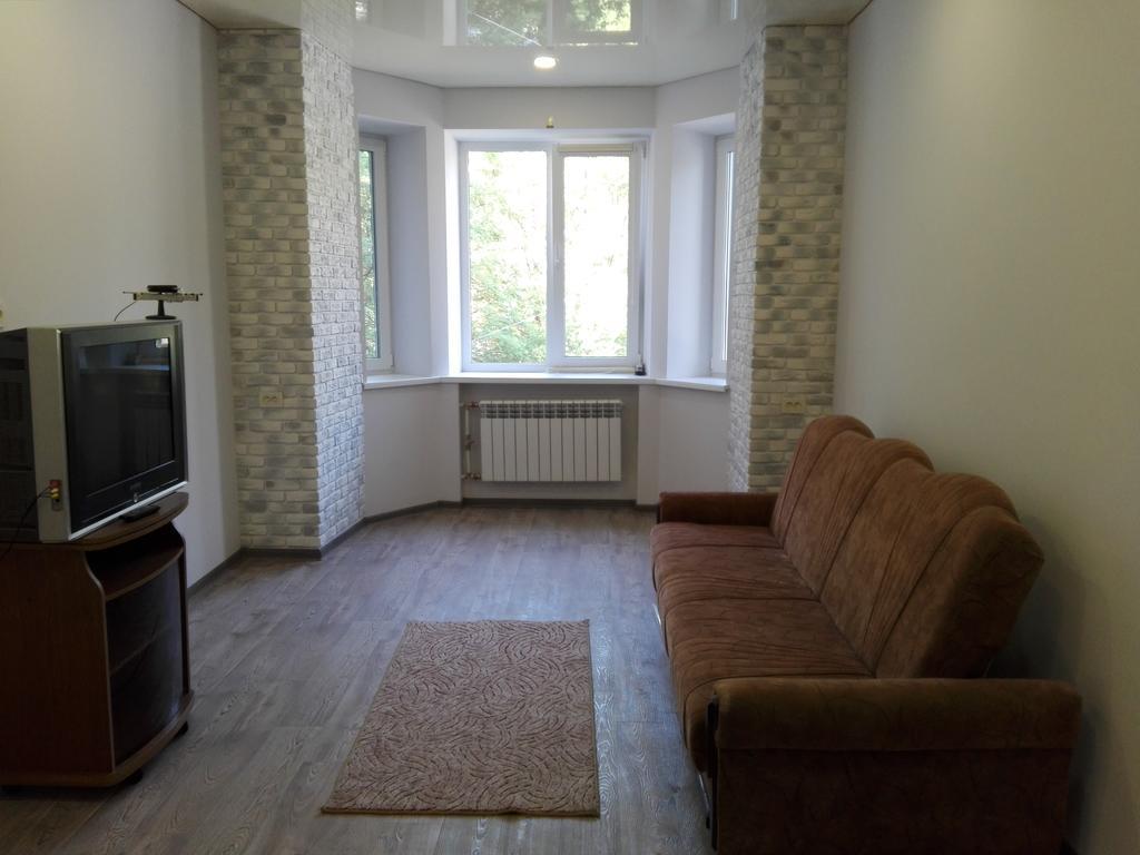 Apartment on Kryvorizhstal Street 35-24 Kryvy Rih Buitenkant foto